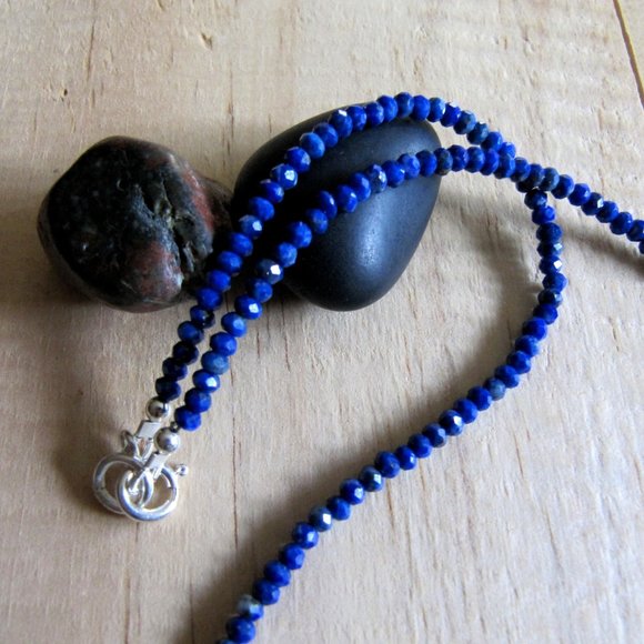 Lapis lazuli necklace with a little sterling silver flower - Picture 4 of 4